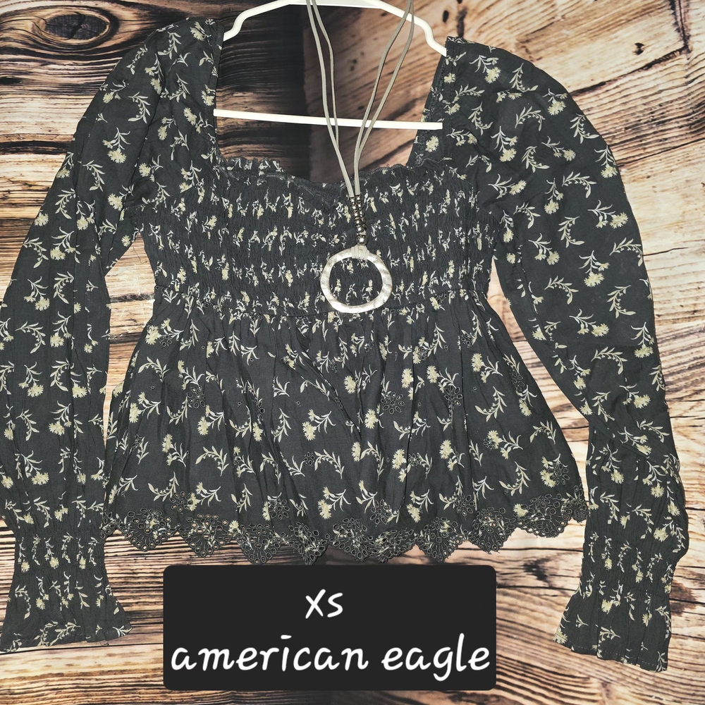 American Eagle Outfitters Black and Cream Floral Blouse